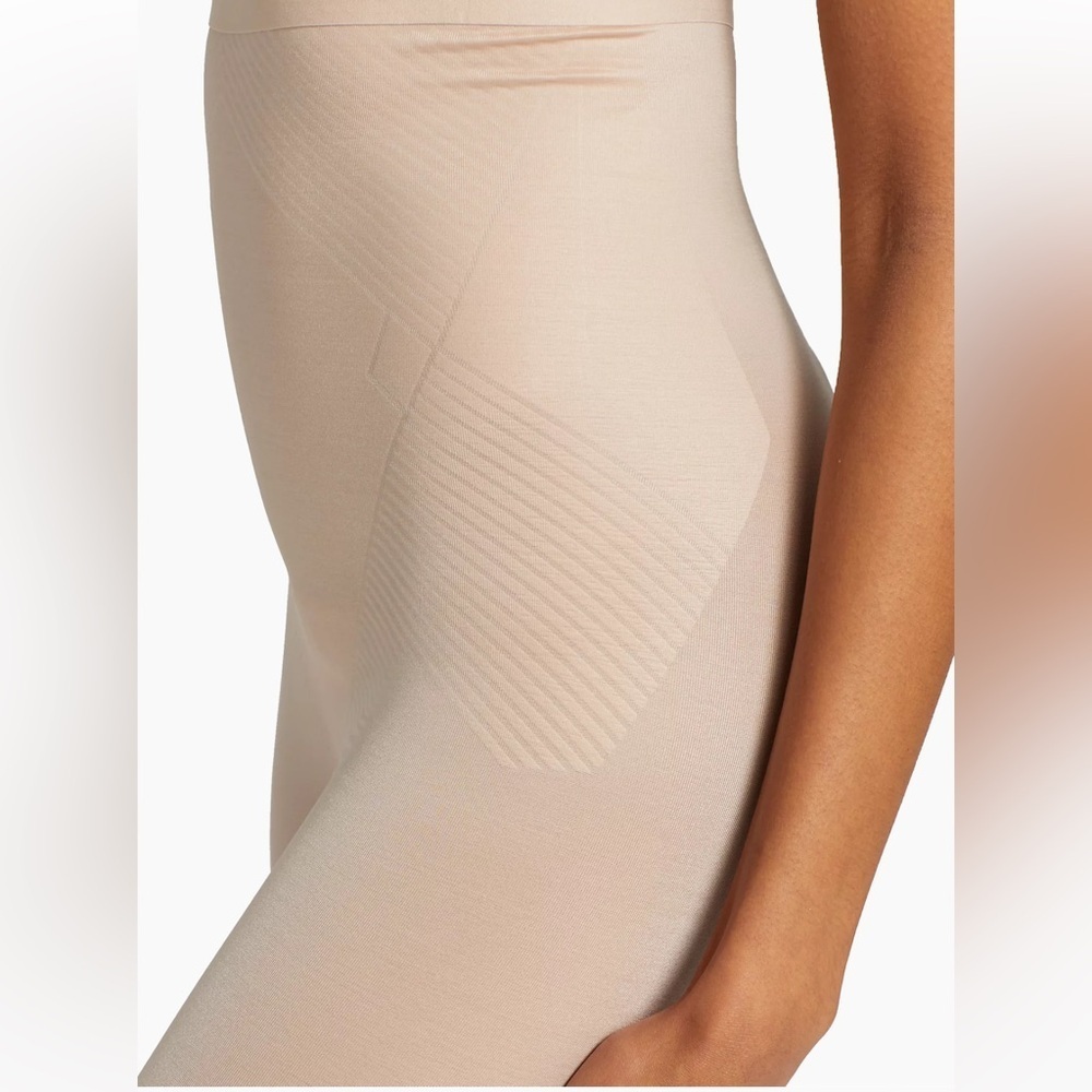 NWT Spanx Thinstincts 2.0 High Waist Mid Thigh Shapewear Shorts Beige Sz M - Picture 13 of 13